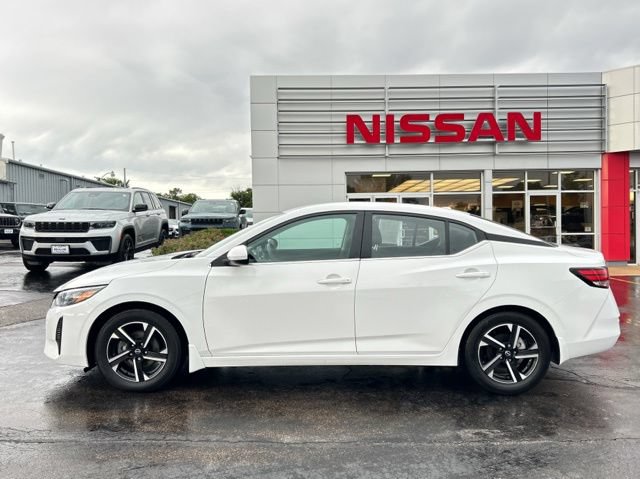 Used 2024 Nissan Sentra SV FWD image 2