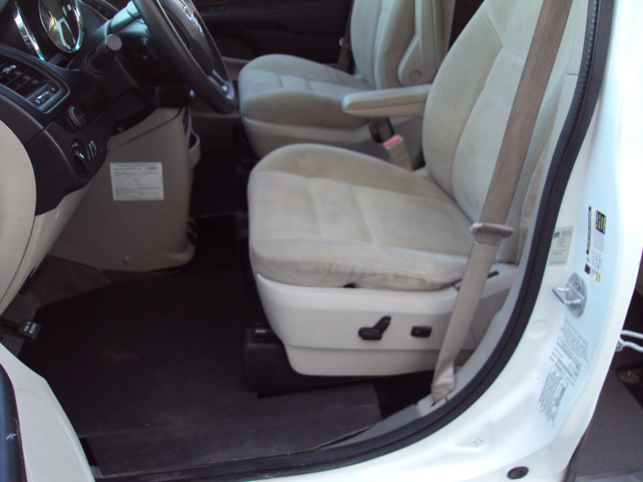 Used 2015 Dodge Grand Caravan SE w/ Quick Order Package 29E SE FWD image 23