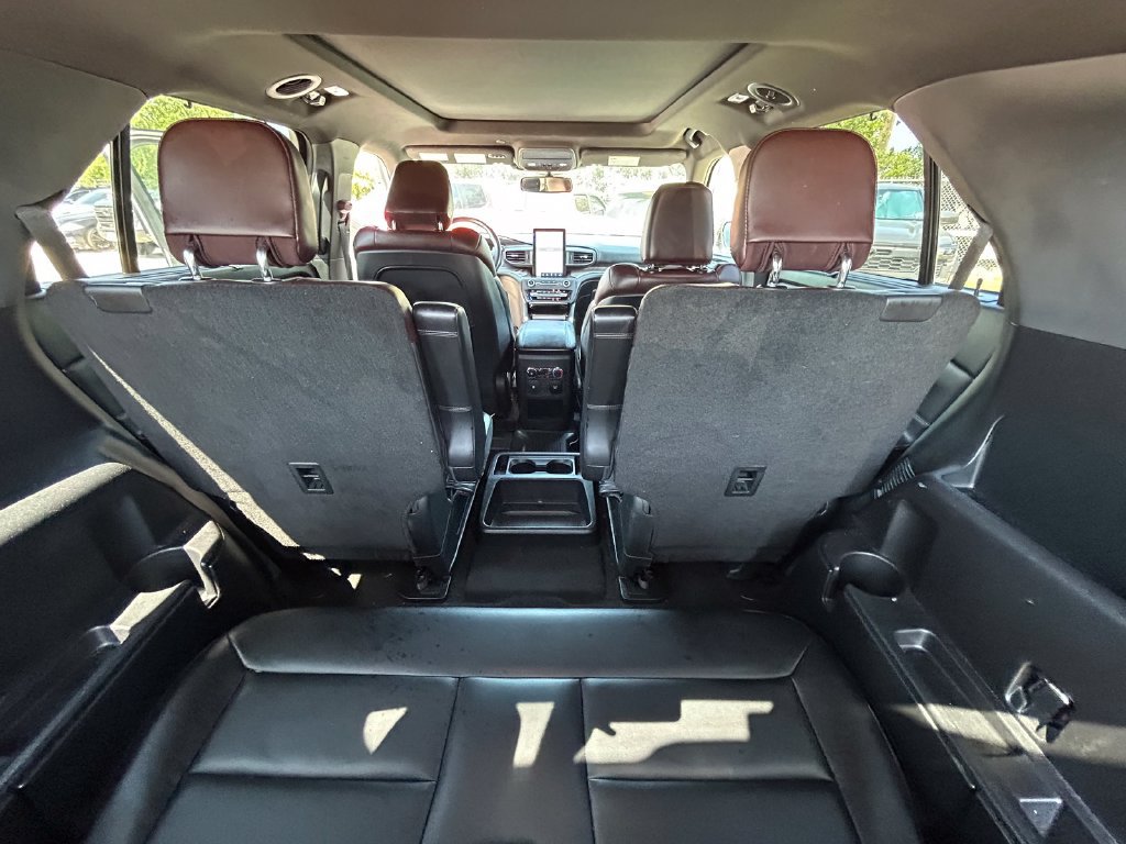 Used 2020 Ford Explorer Platinum w/ Premium Technology Package AWD/4WD image 17