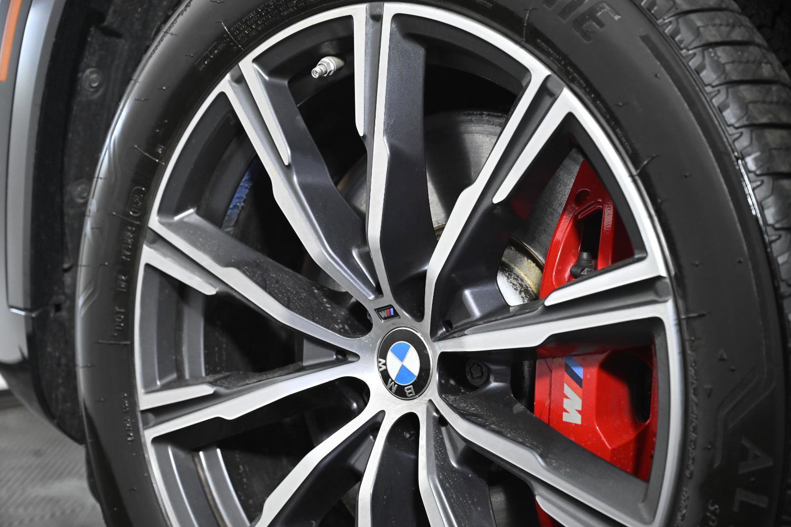 Used 2023 BMW X6 M50i w/ Executive Package image 40