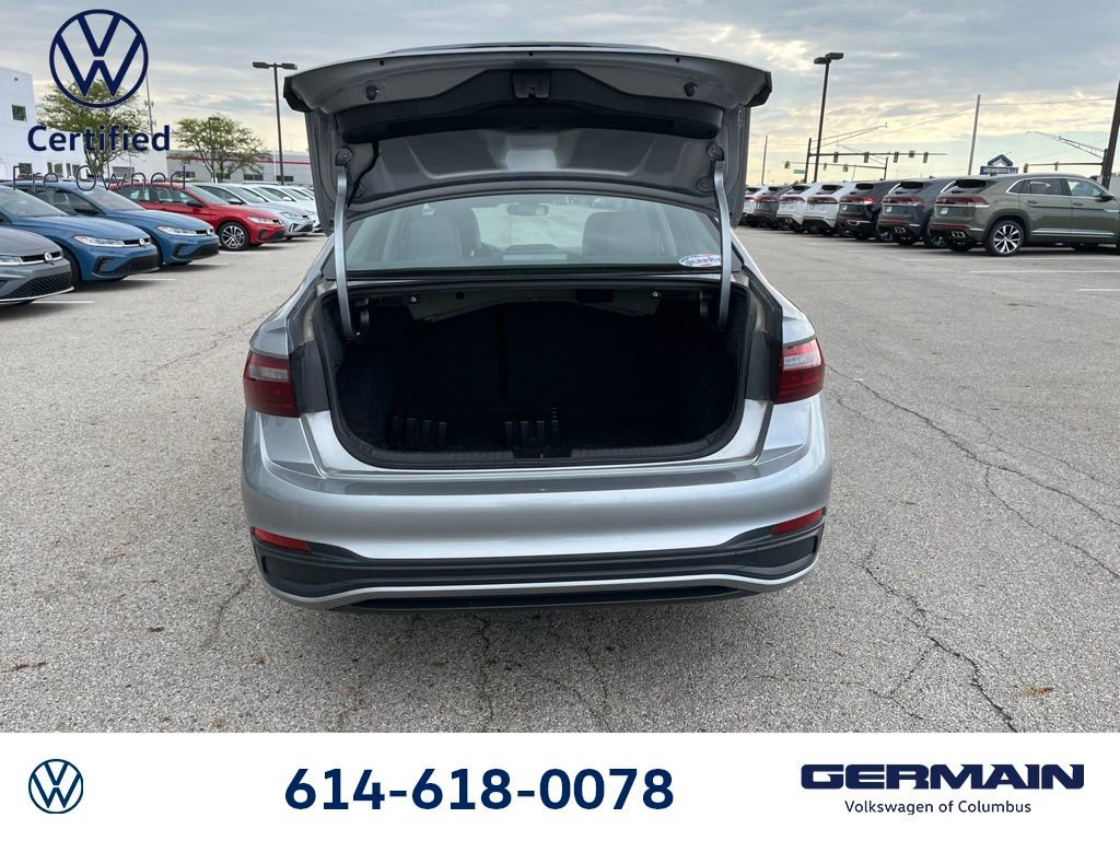 Used 2023 Volkswagen Jetta SE w/ Panoramic Sunroof Package FWD image 13