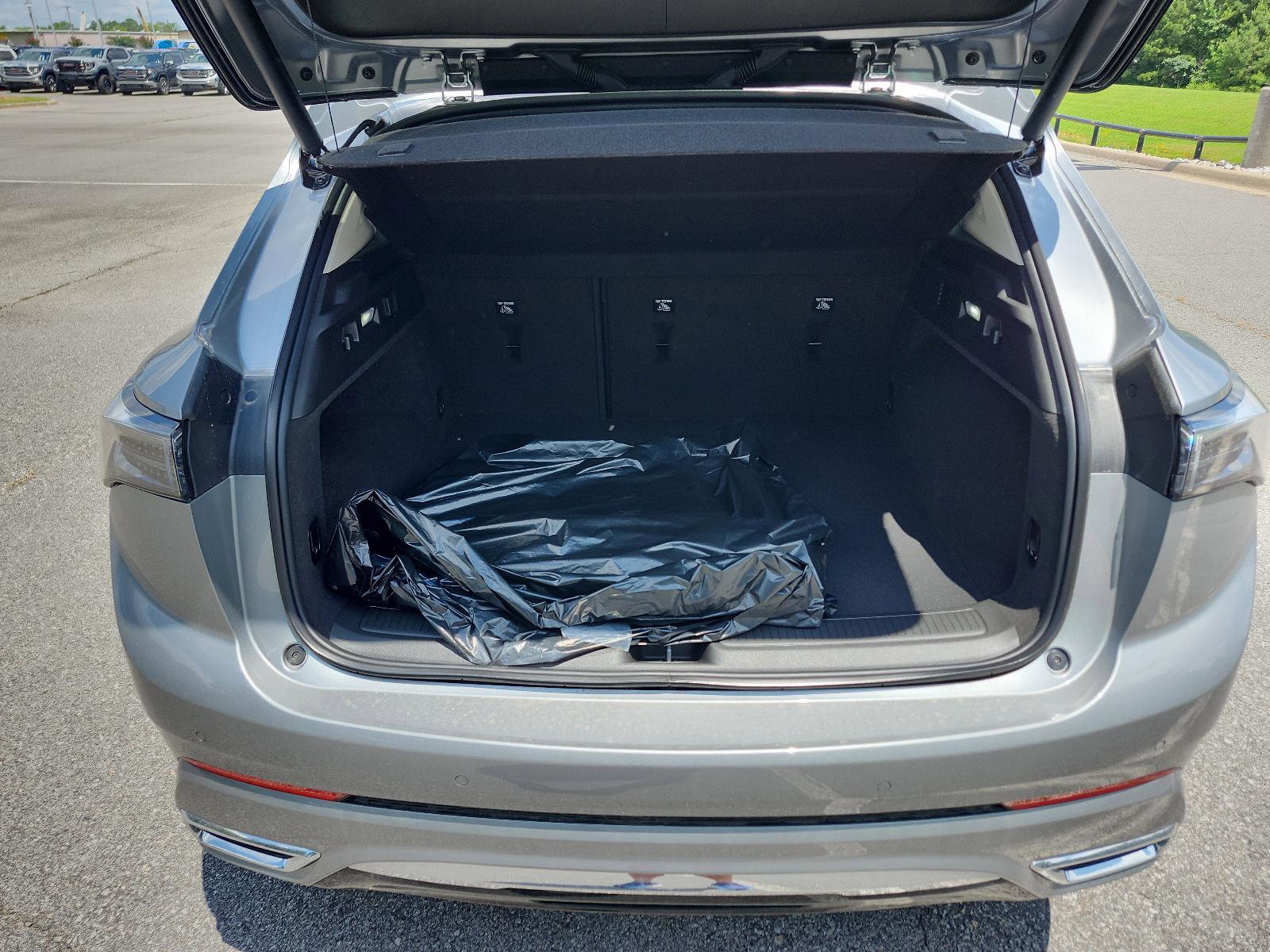 New 2025 Buick Envision Avenir image 9