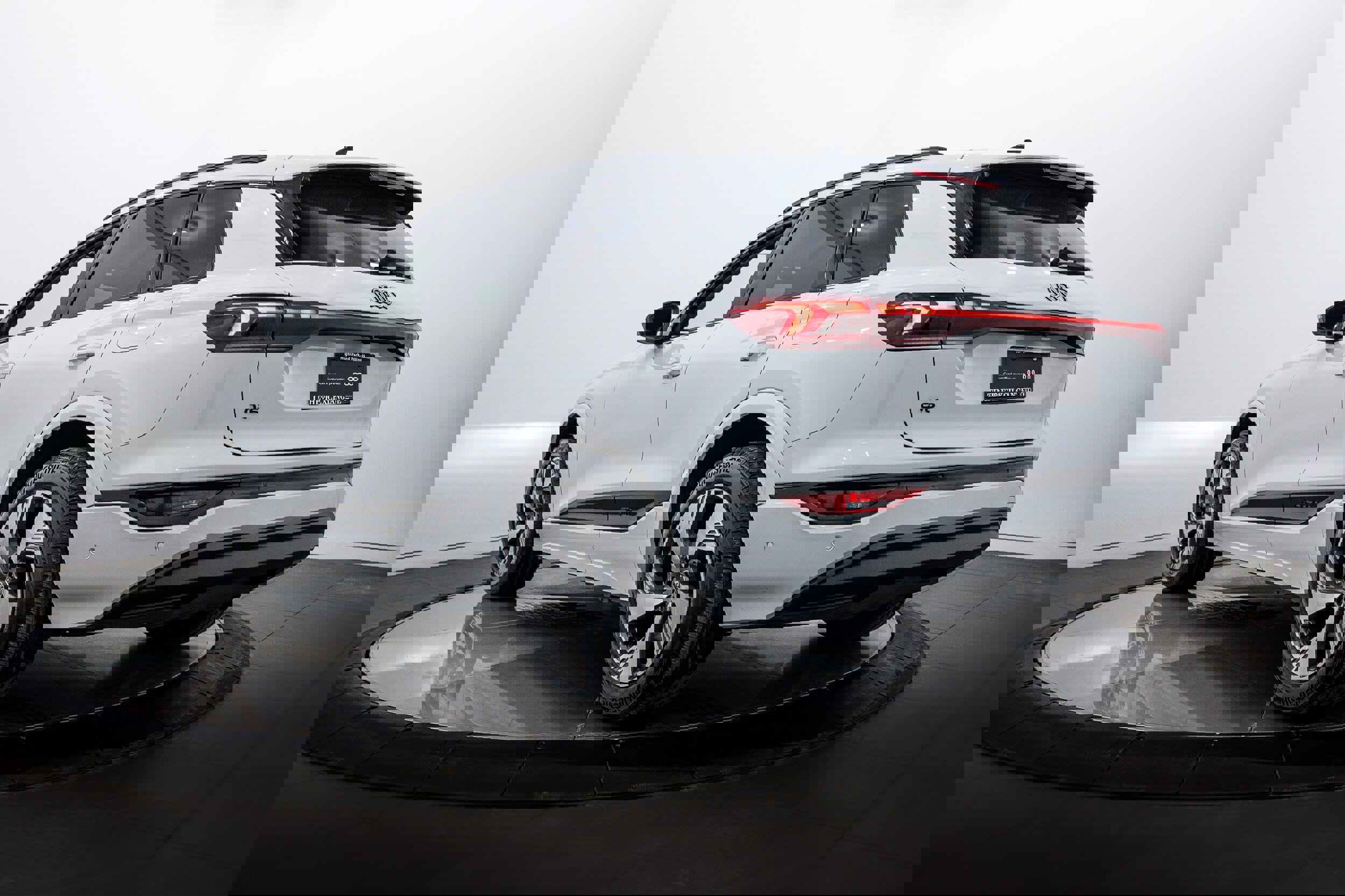 Certified 2025 Audi Q6 e-tron Premium Plus image 5