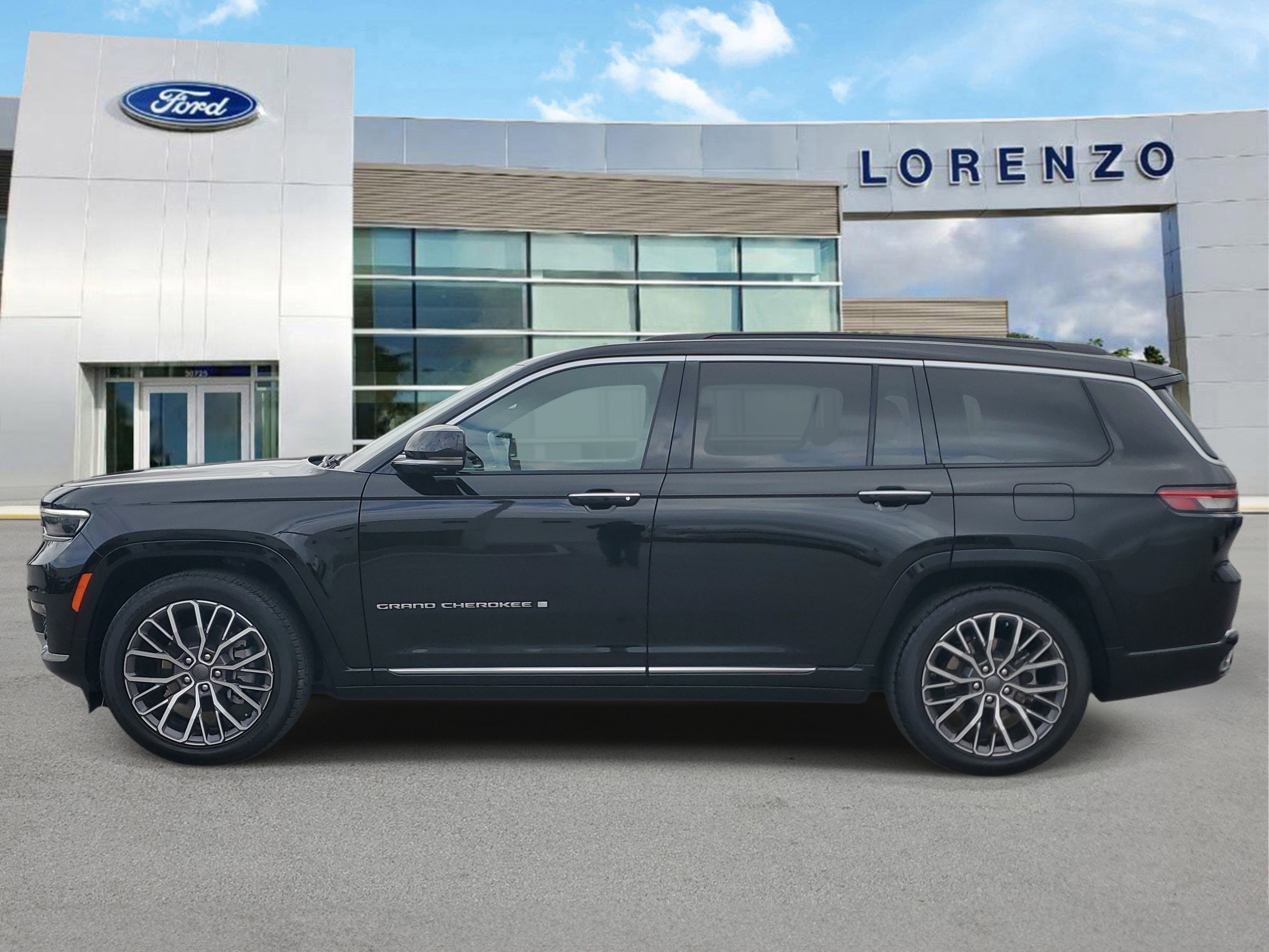 Used 2024 Jeep Grand Cherokee L Summit AWD/4WD image 8