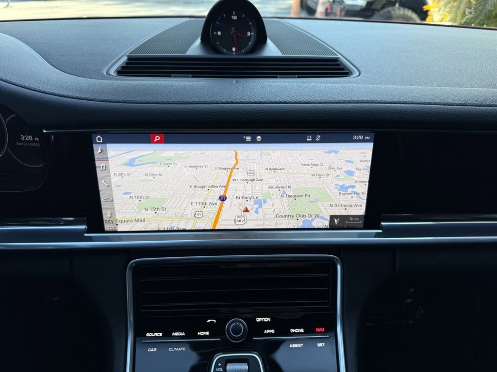 Used 2018 Porsche Panamera 4 image 28