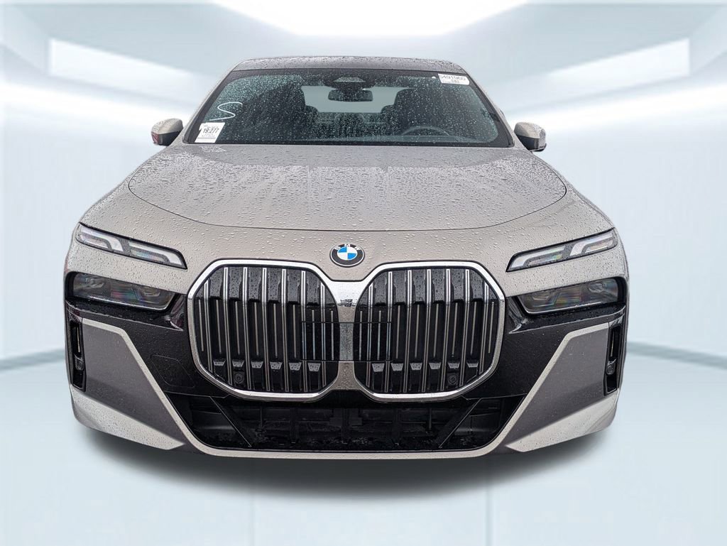 Used 2024 BMW 740i image 2