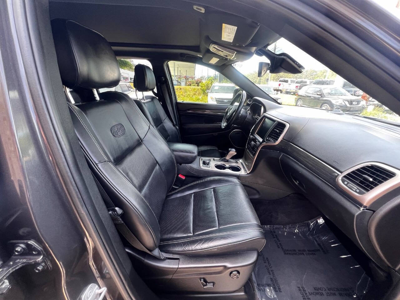 Used 2017 Jeep Grand Cherokee Overland w/ Jeep Active Safety Group AWD/4WD image 13