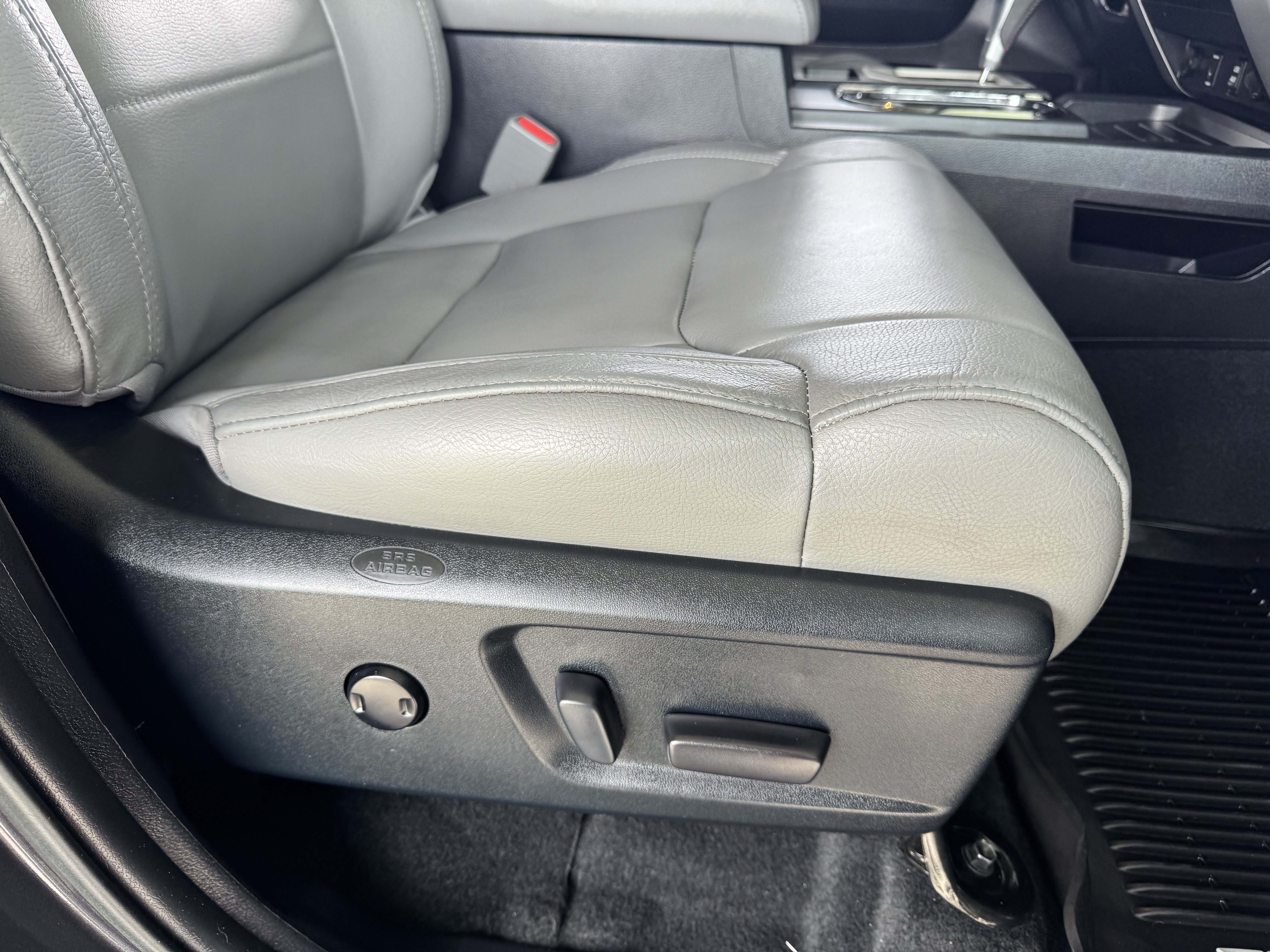 Used 2017 Toyota Tundra Limited w/ Limited Premium Package AWD/4WD image 25