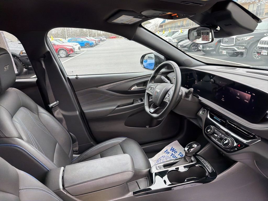Used 2025 Buick Envista Sport Touring image 14