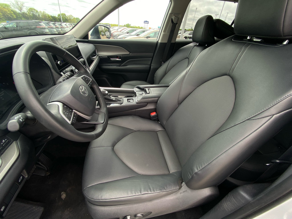 Used 2025 Toyota Grand Highlander AWD image 10