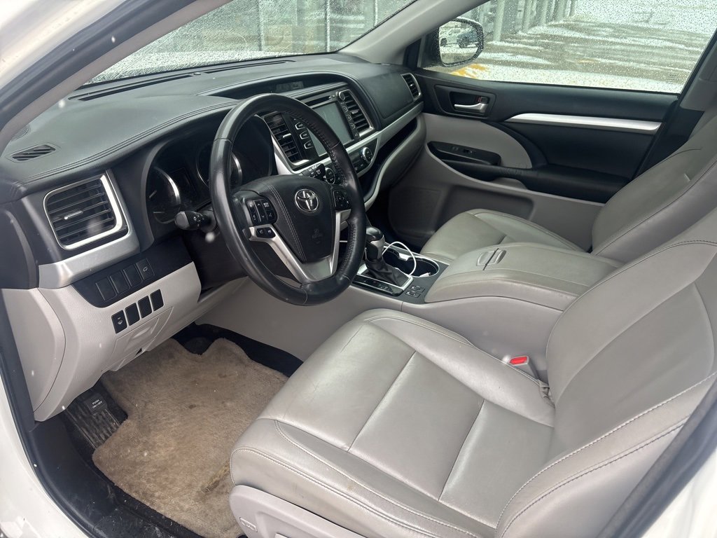 Used 2015 Toyota Highlander XLE image 7