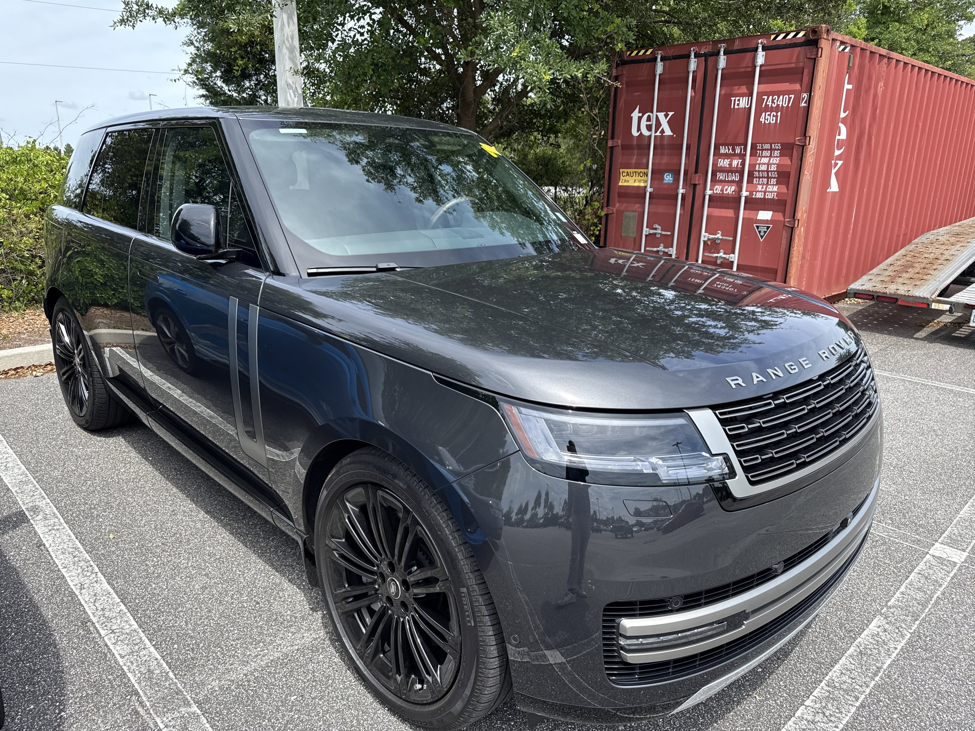 Used 2025 Land Rover Range Rover SE image 1