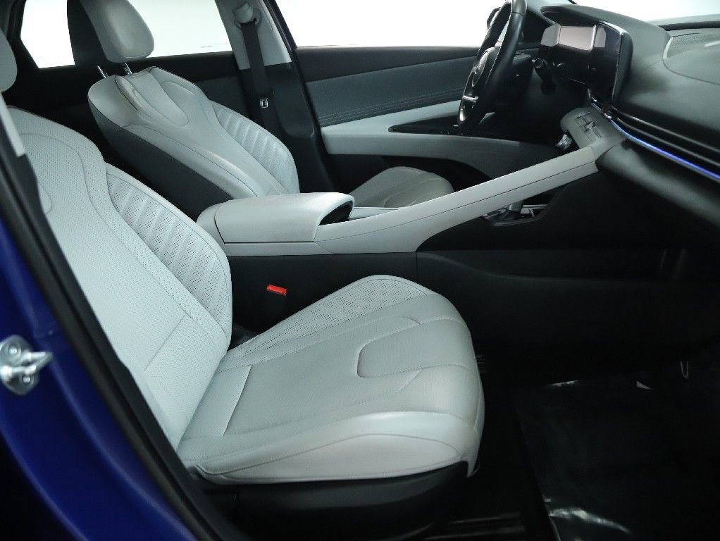Used 2023 Hyundai Elantra Limited image 33