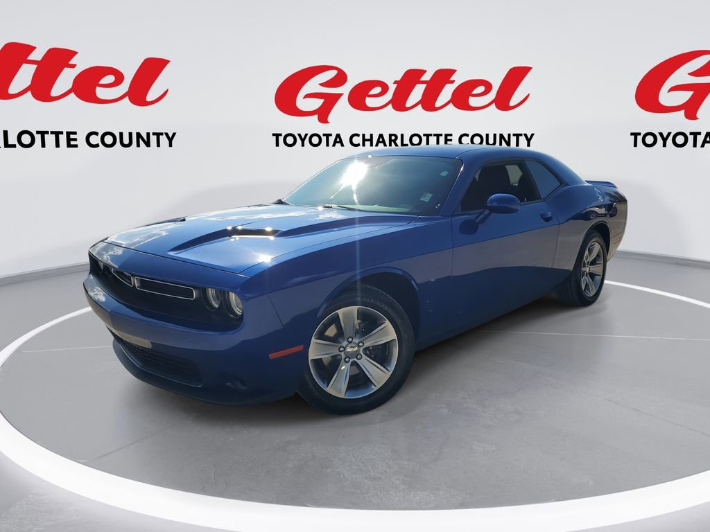 Used 2021 Dodge Challenger SXT image 1