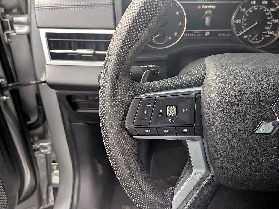 Used 2022 Mitsubishi Outlander ES image 17