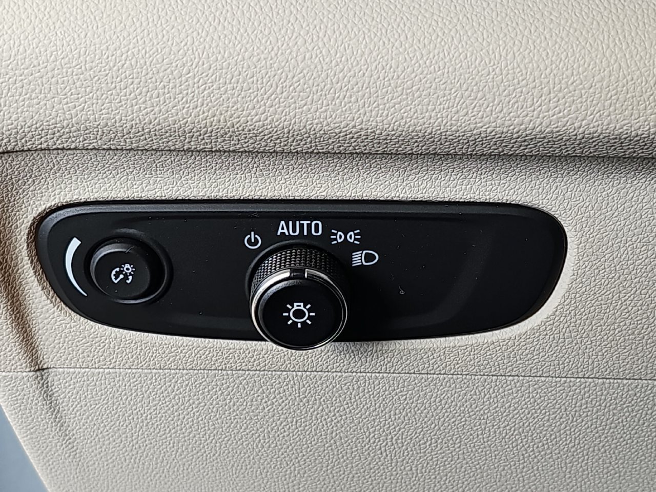 Used 2023 Buick Envision Preferred AWD/4WD image 30