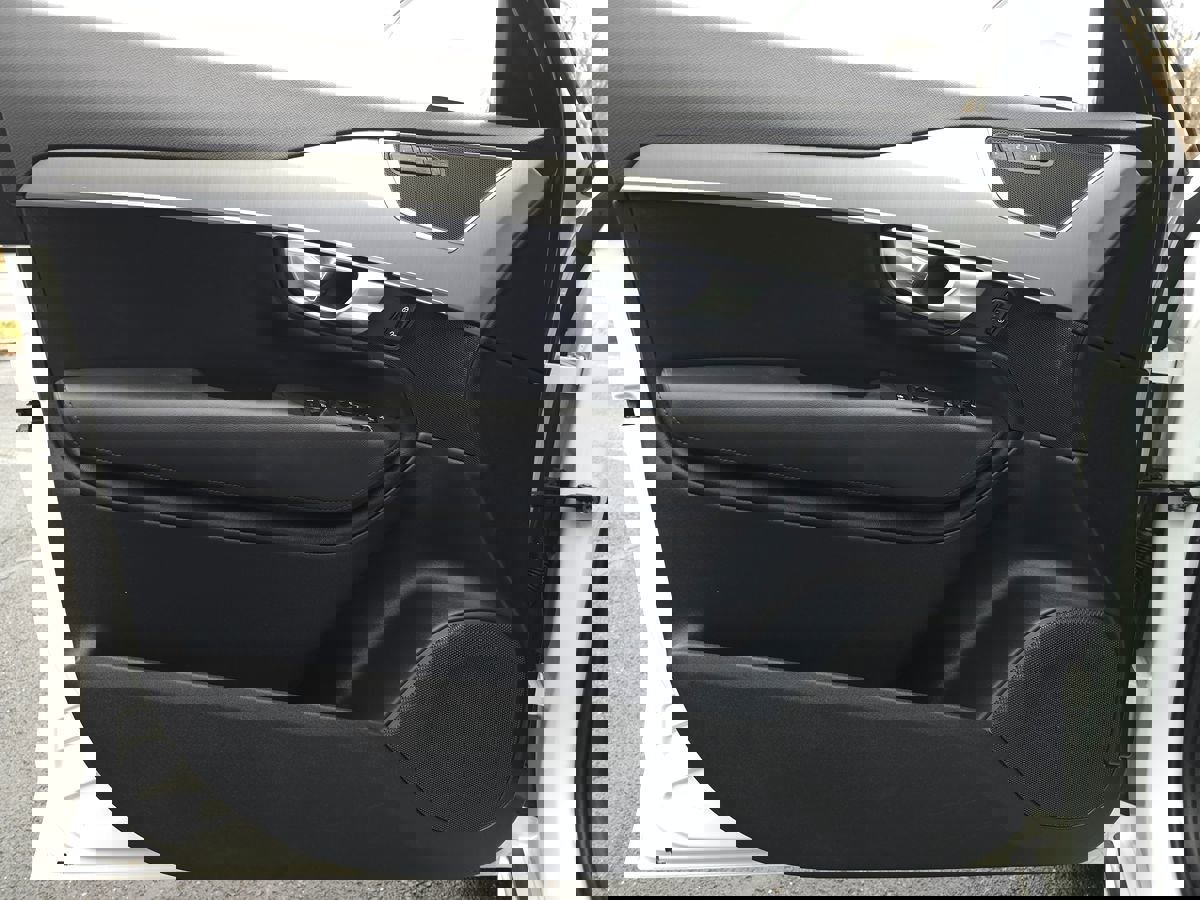 Used 2024 Volvo XC90 B5 Core w/ Climate Package image 32