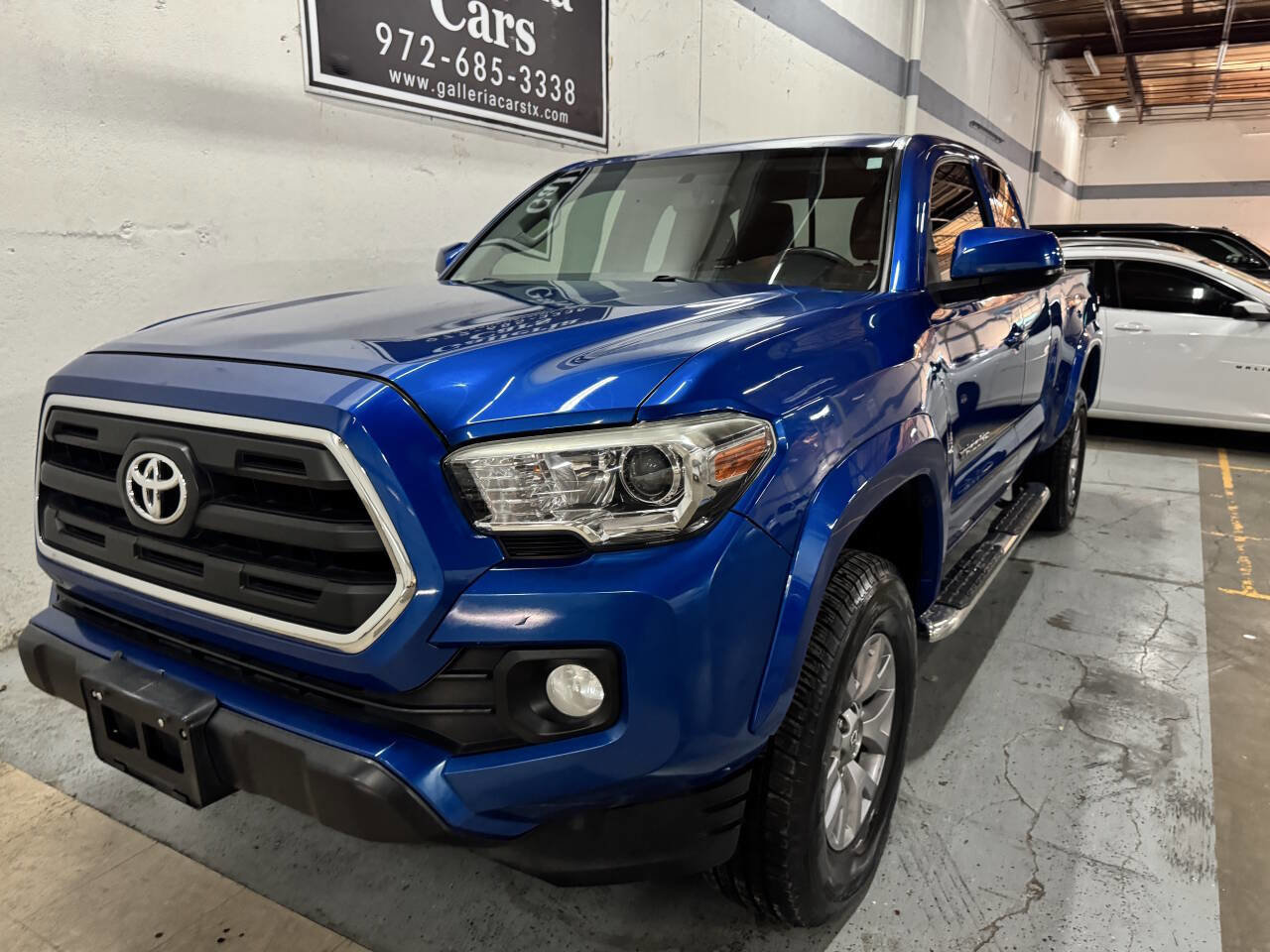 Used 2017 Toyota Tacoma SR5 w/ Tow Package image 2