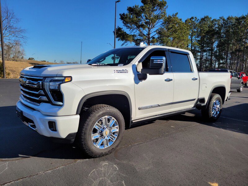 Used 2024 Chevrolet Silverado 2500 High Country w/ Z71 Off-Road Package image 3