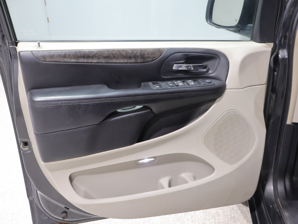 Used 2011 Dodge Grand Caravan Crew w/ Entertainment Group 1 FWD image 13
