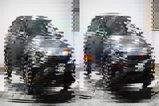 Used 2023 Kia Forte LXS image 3