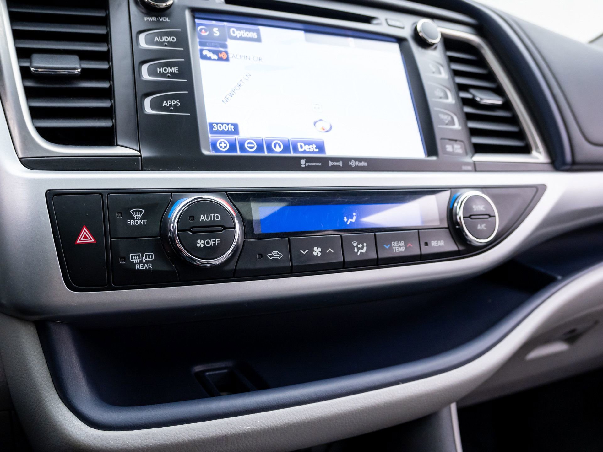 Used 2019 Toyota Highlander XLE image 26