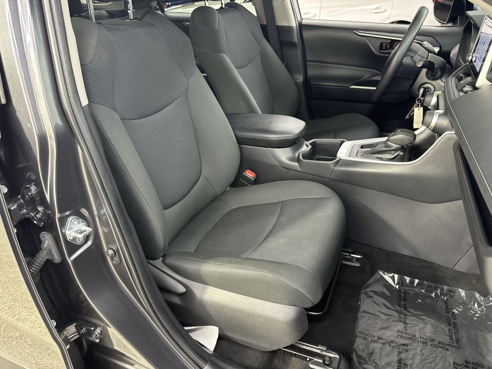 Used 2024 Toyota RAV4 LE AWD/4WD image 39