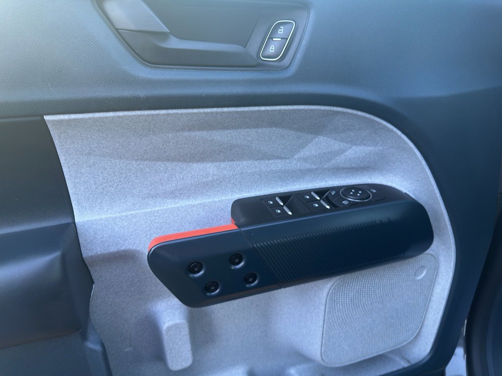 Used 2022 Ford Maverick XLT image 9