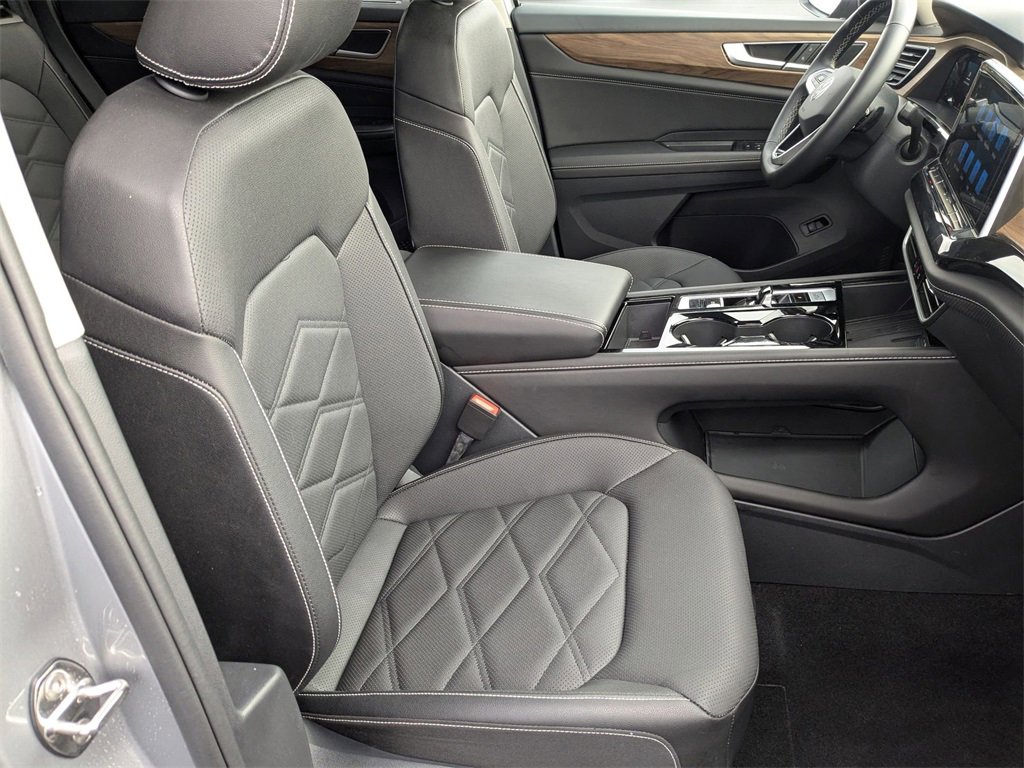 Used 2025 Volkswagen Atlas SE image 38