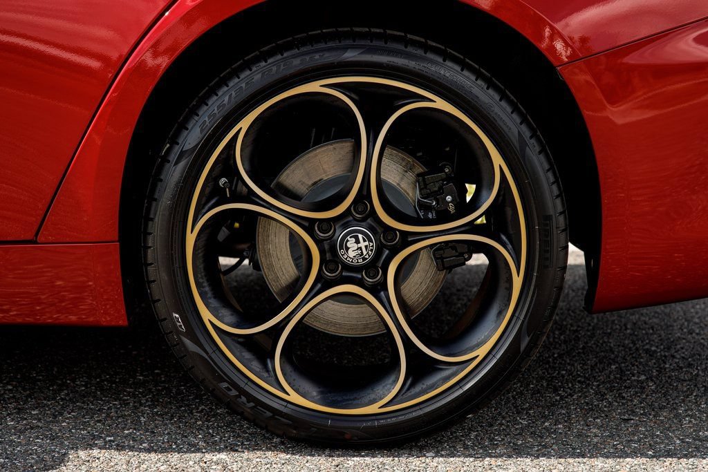 New 2025 Alfa Romeo Giulia AWD w/ Driving Assist Package image 16