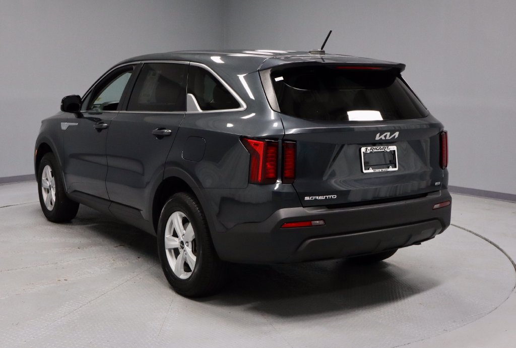 Used 2023 Kia Sorento LX AWD/4WD image 9