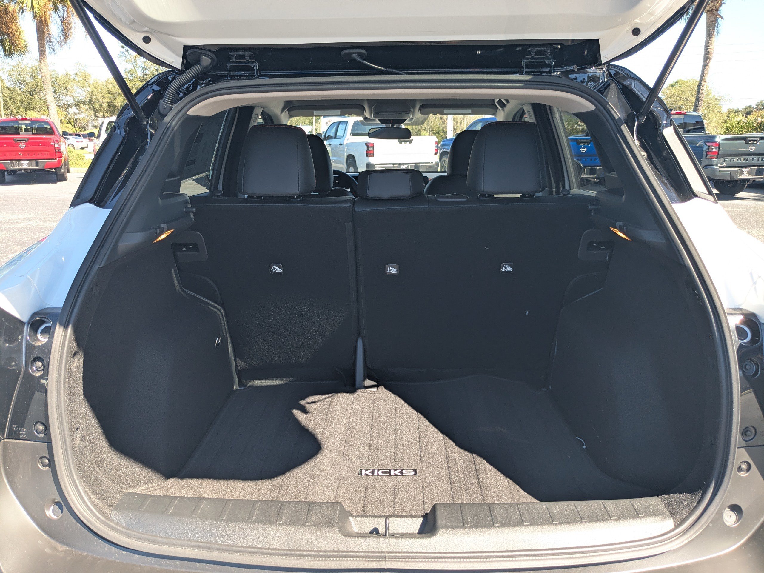 New 2027 Nissan Kicks SR FWD image 12