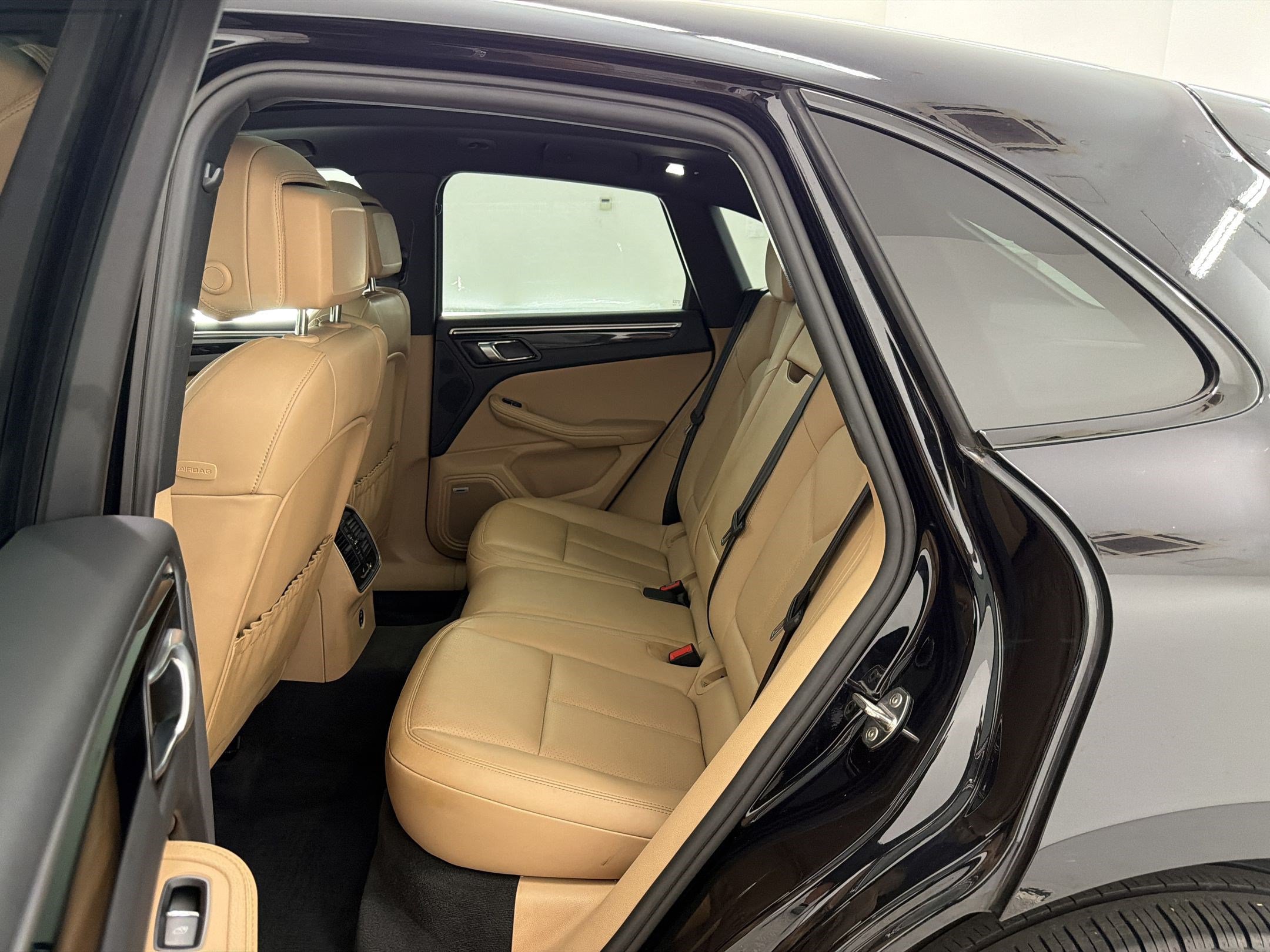 Certified 2023 Porsche Macan S AWD/4WD image 25