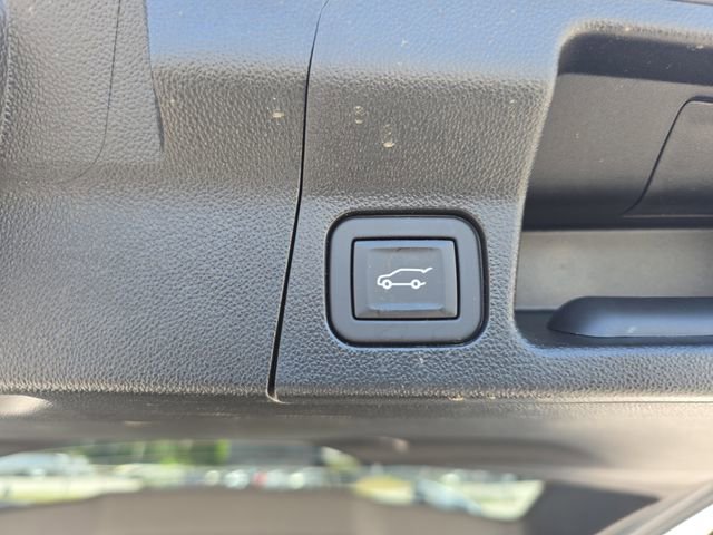 Used 2023 GMC Acadia SLE w/ Driver Convenience Package FWD image 14