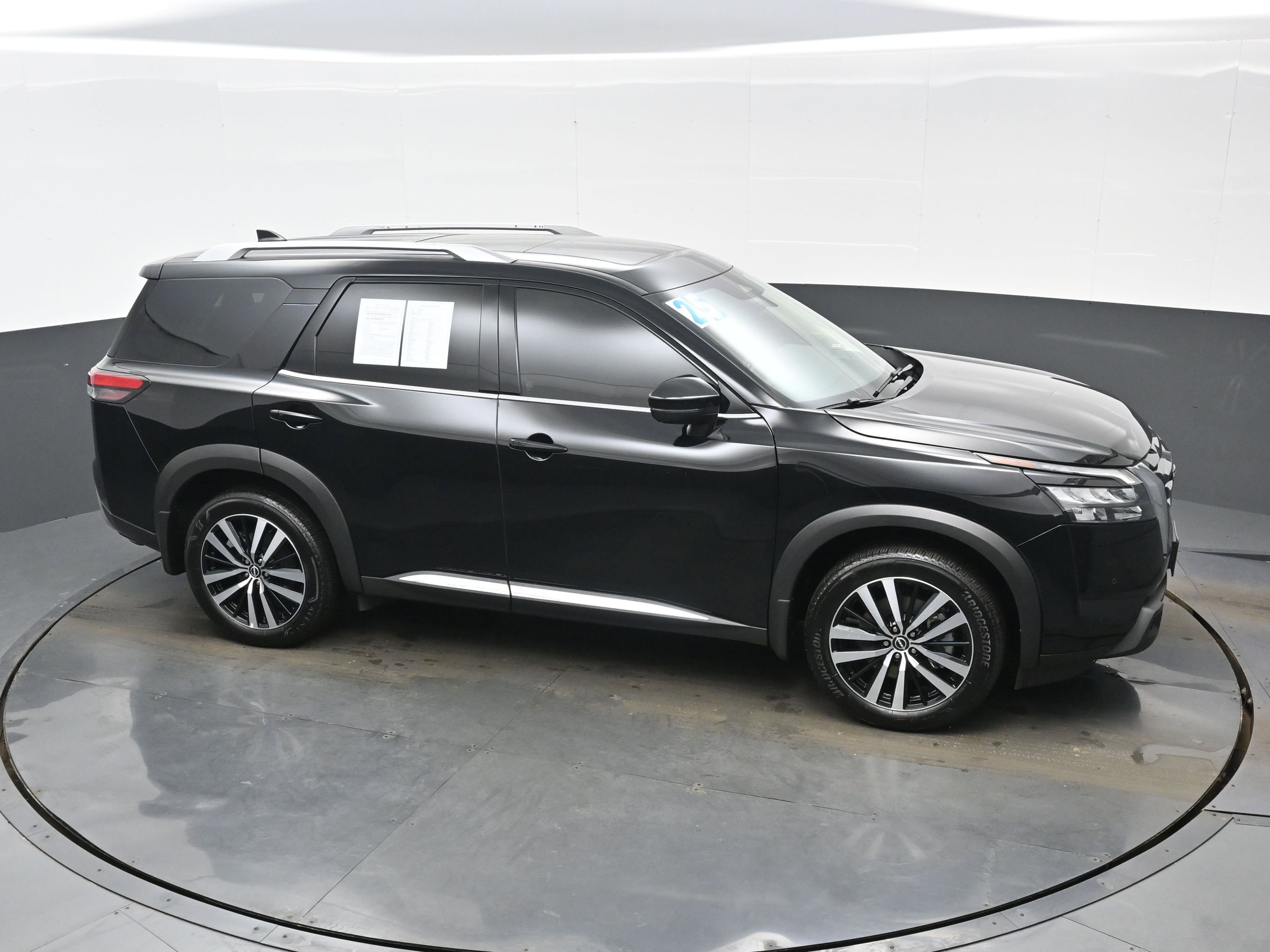 Used 2025 Nissan Pathfinder Platinum w/ Cargo Package image 42