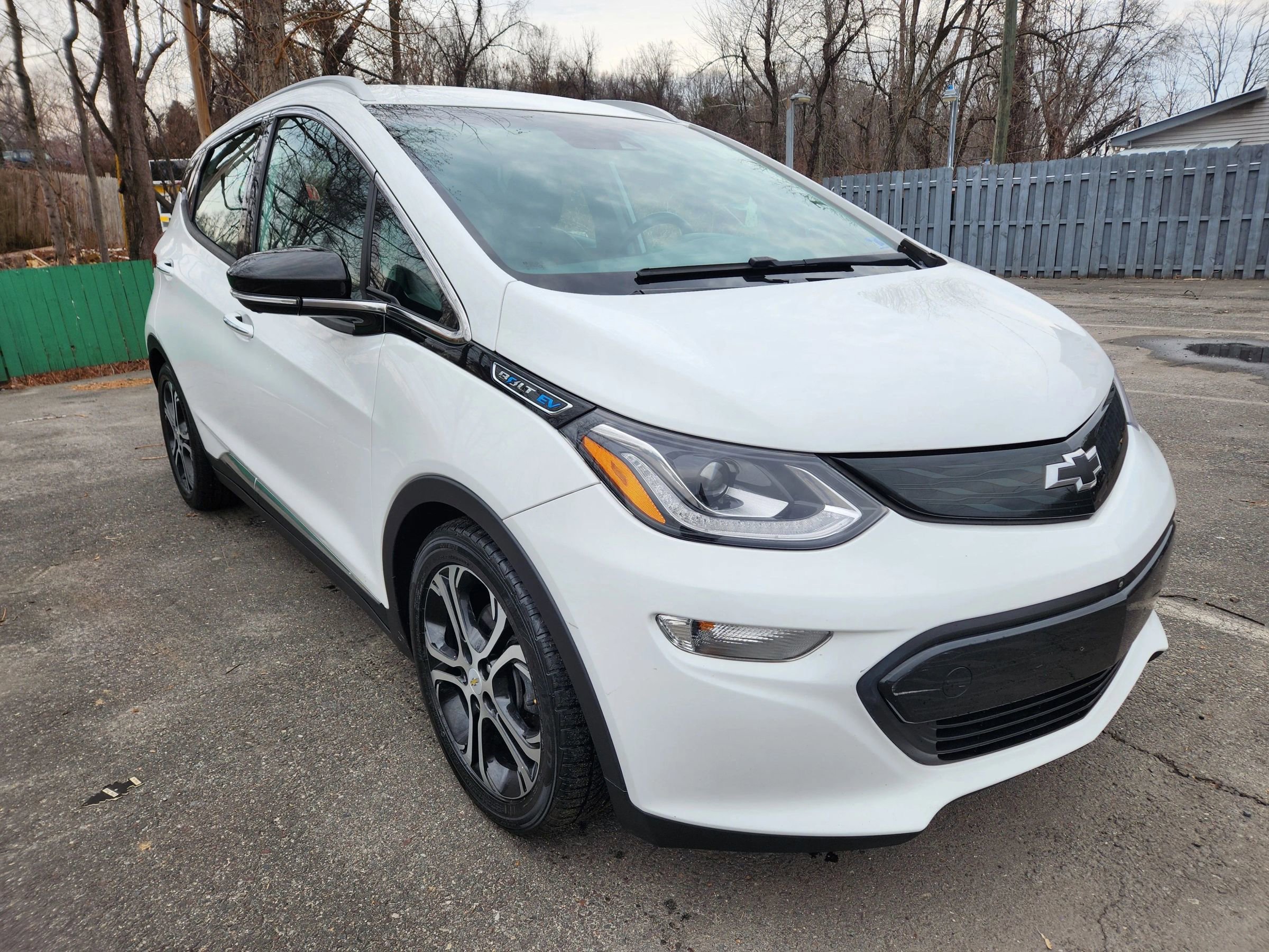 Used 2019 Chevrolet Bolt Premier w/ Infotainment Package image 3