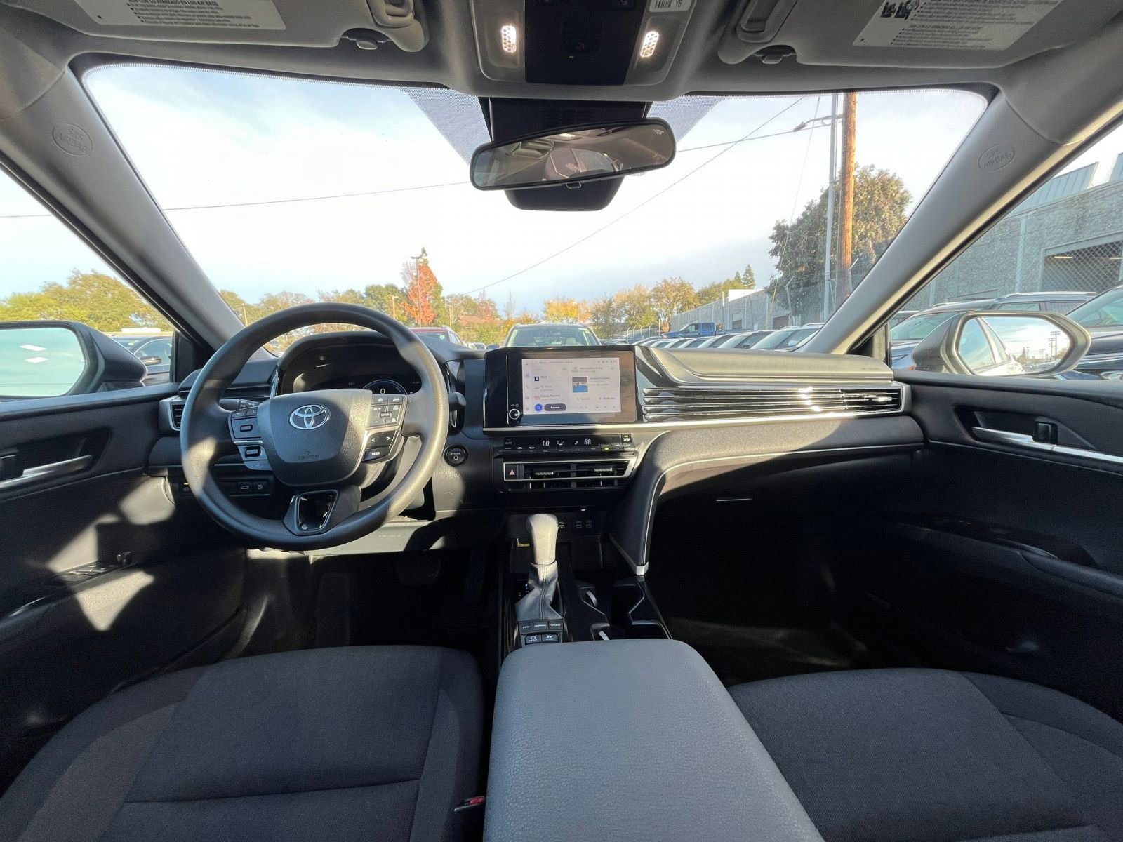 Used 2025 Toyota Camry LE image 31