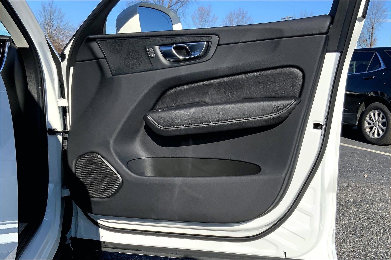 Used 2022 Volvo XC60 B5 Momentum w/ Climate Package image 21