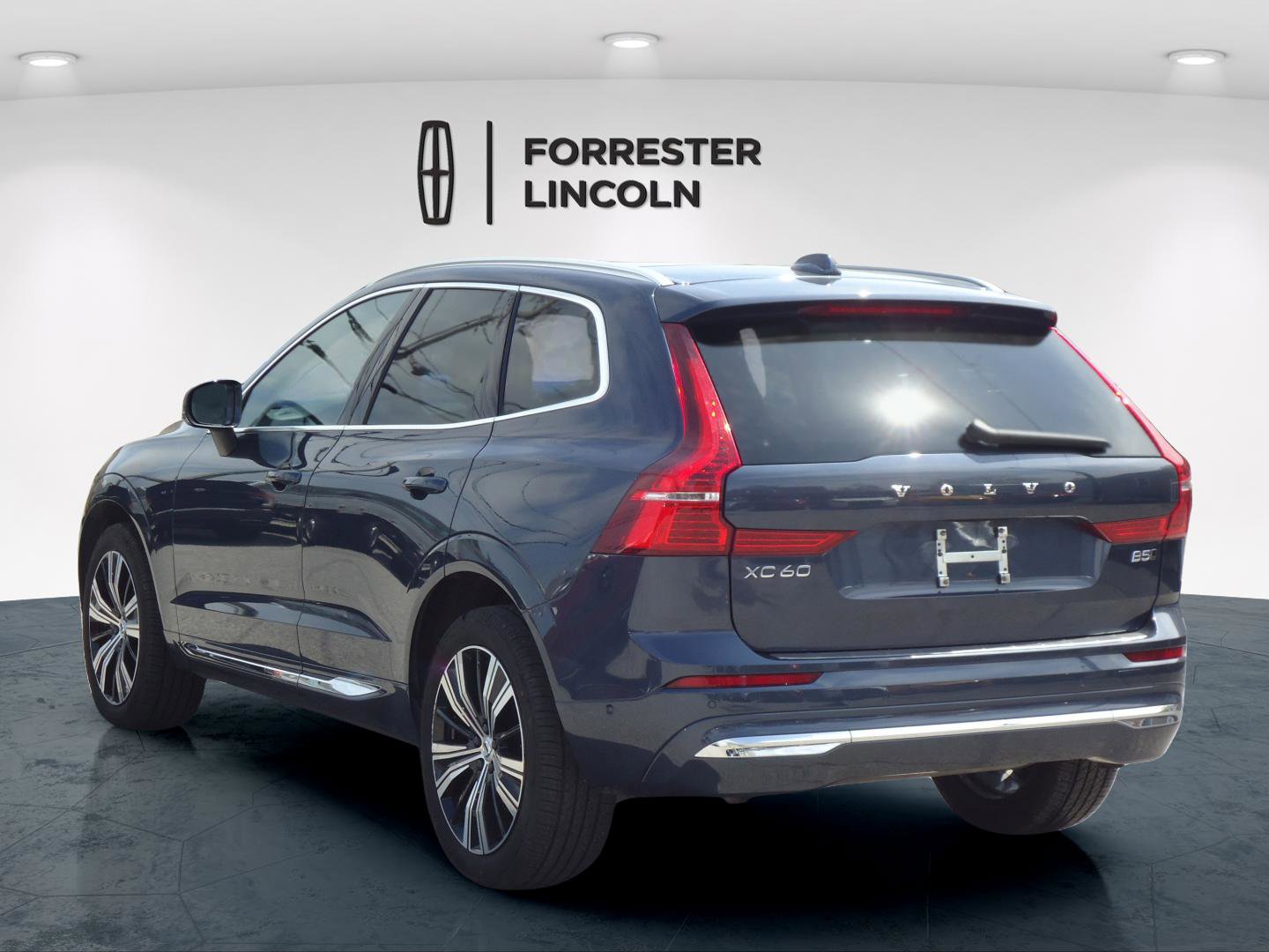 Used 2022 Volvo XC60 B5 Inscription w/ Advanced Package image 5