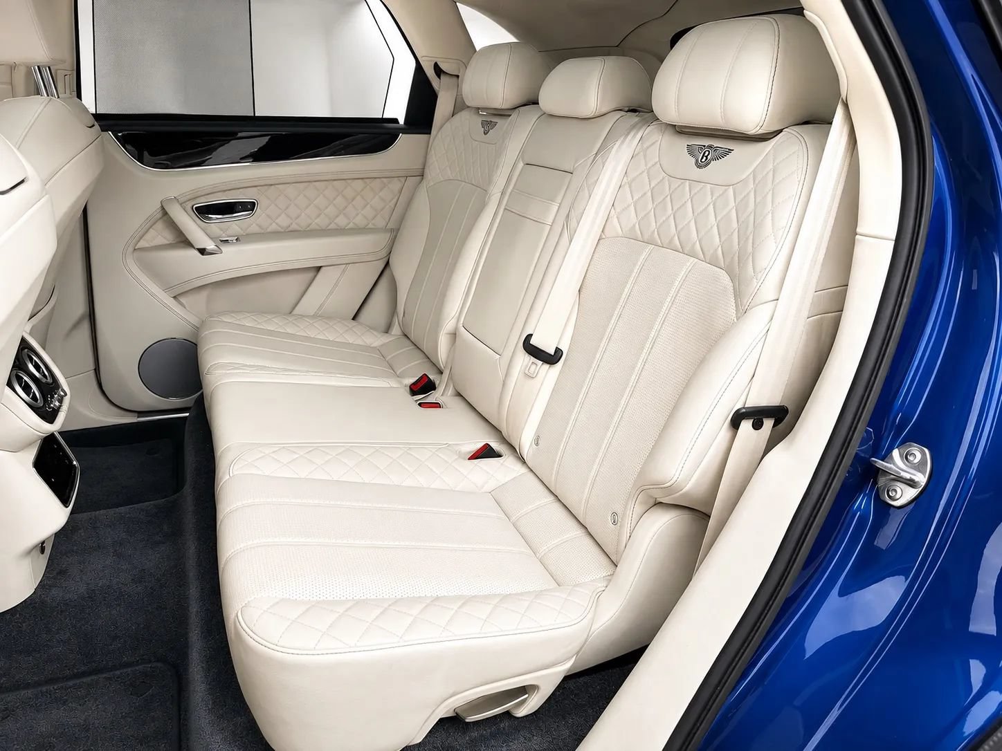 Used 2017 Bentley Bentayga AWD/4WD image 19