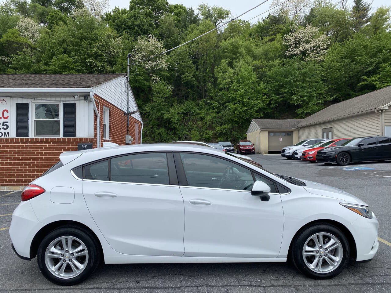 Used 2018 Chevrolet Cruze LT FWD image 4