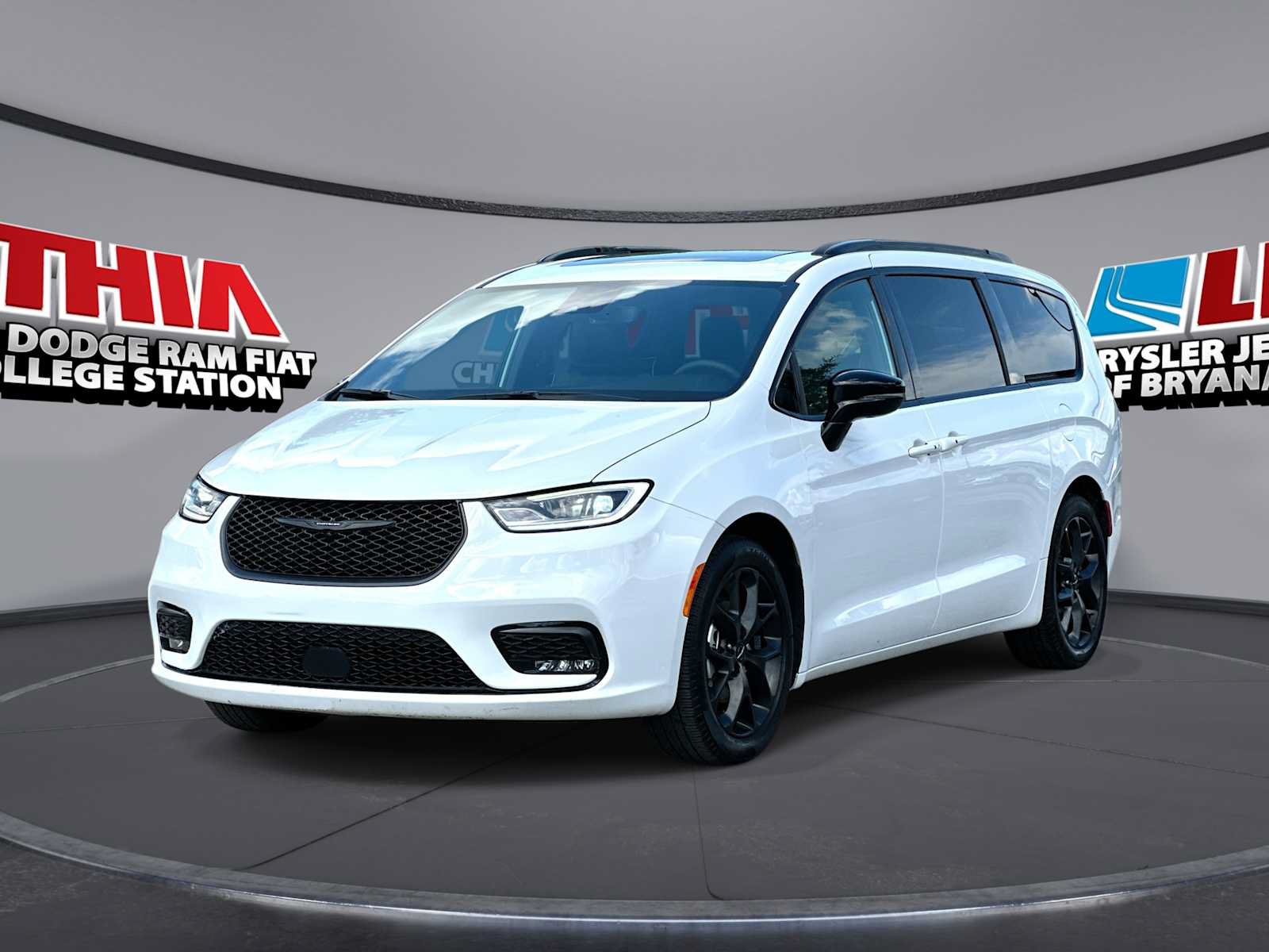 Used 2025 Chrysler Pacifica Limited FWD video 1