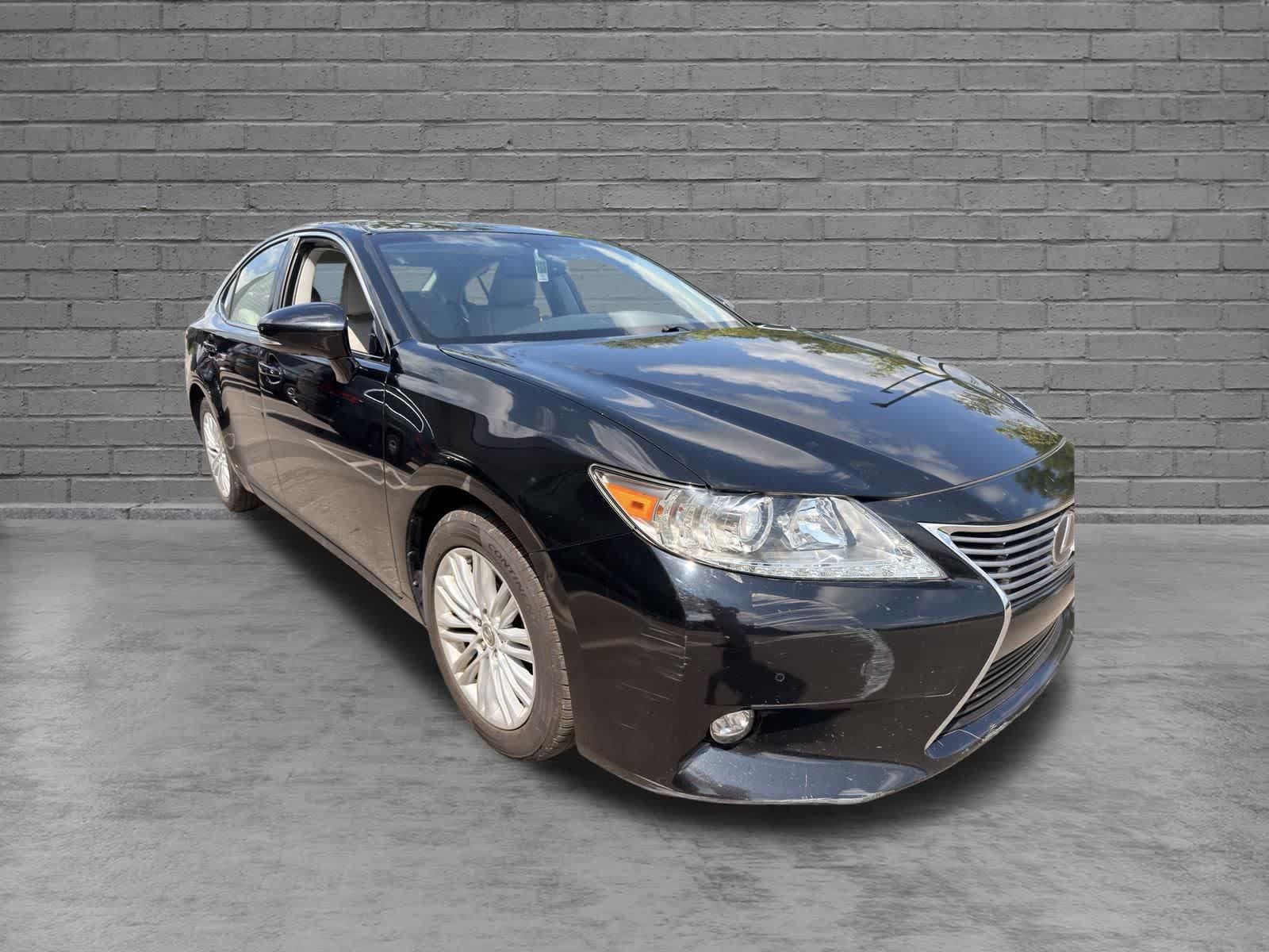 Used 2015 Lexus ES 350 w/ Luxury Package FWD image 3