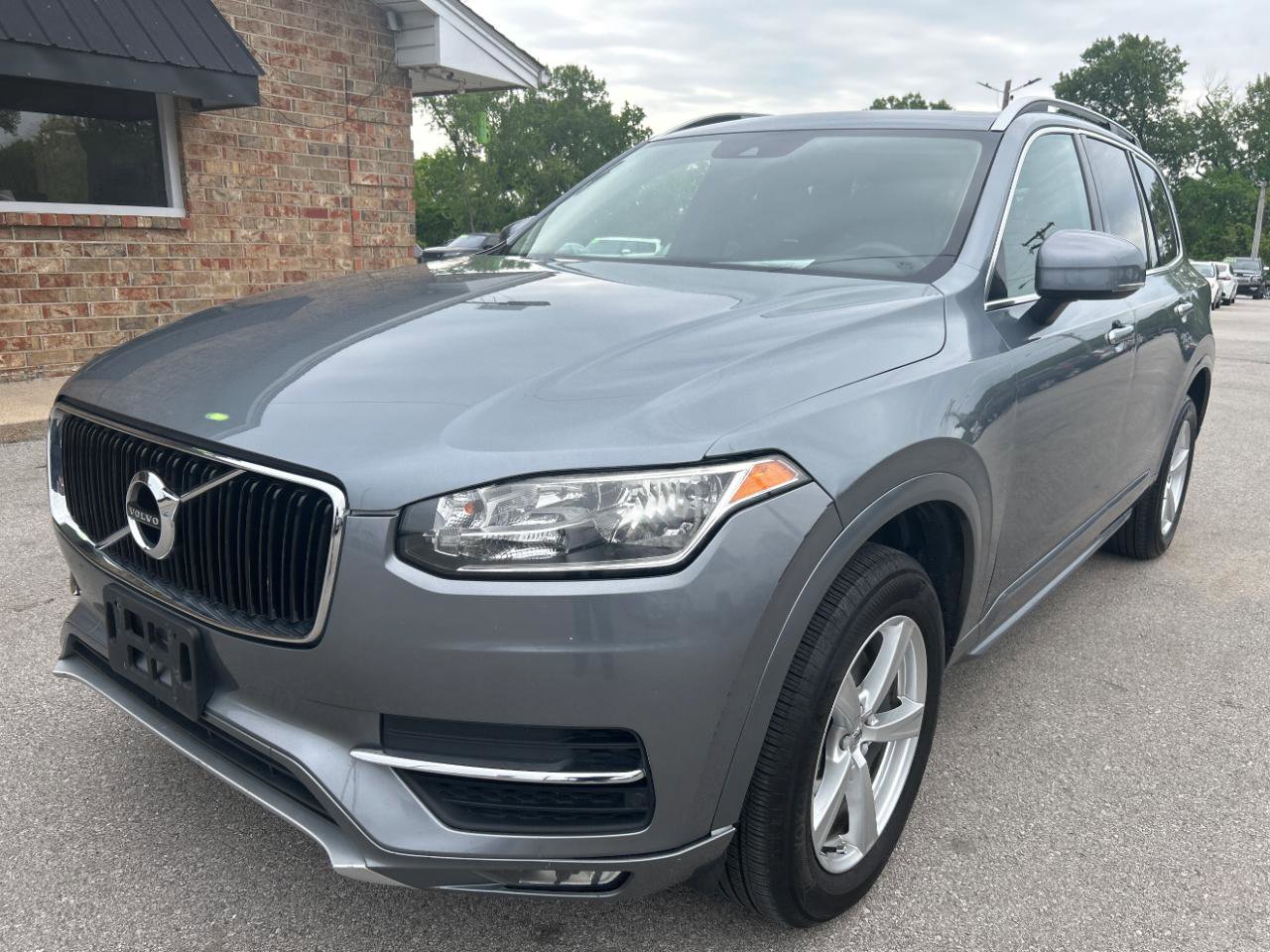 Used 2016 Volvo XC90 T5 Momentum FWD image 1
