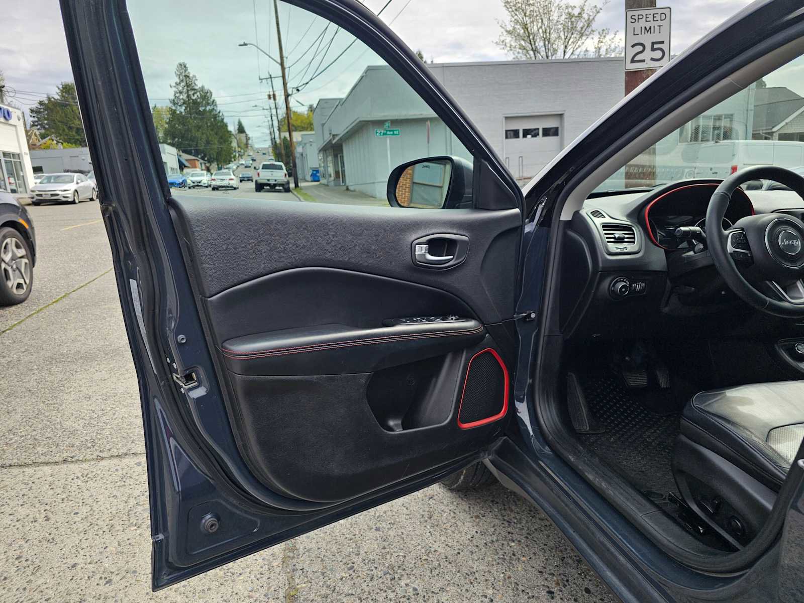 Used 2017 Jeep Compass Trailhawk w/ Leather Interior Group image 19