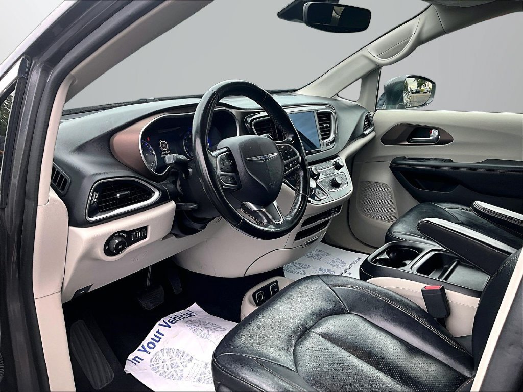 Used 2019 Chrysler Pacifica Touring-L w/ Advanced Safetytec Group FWD image 13