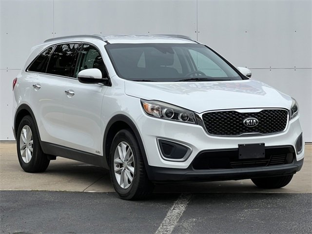 Used 2017 Kia Sorento LX w/ LX Convenience Package
