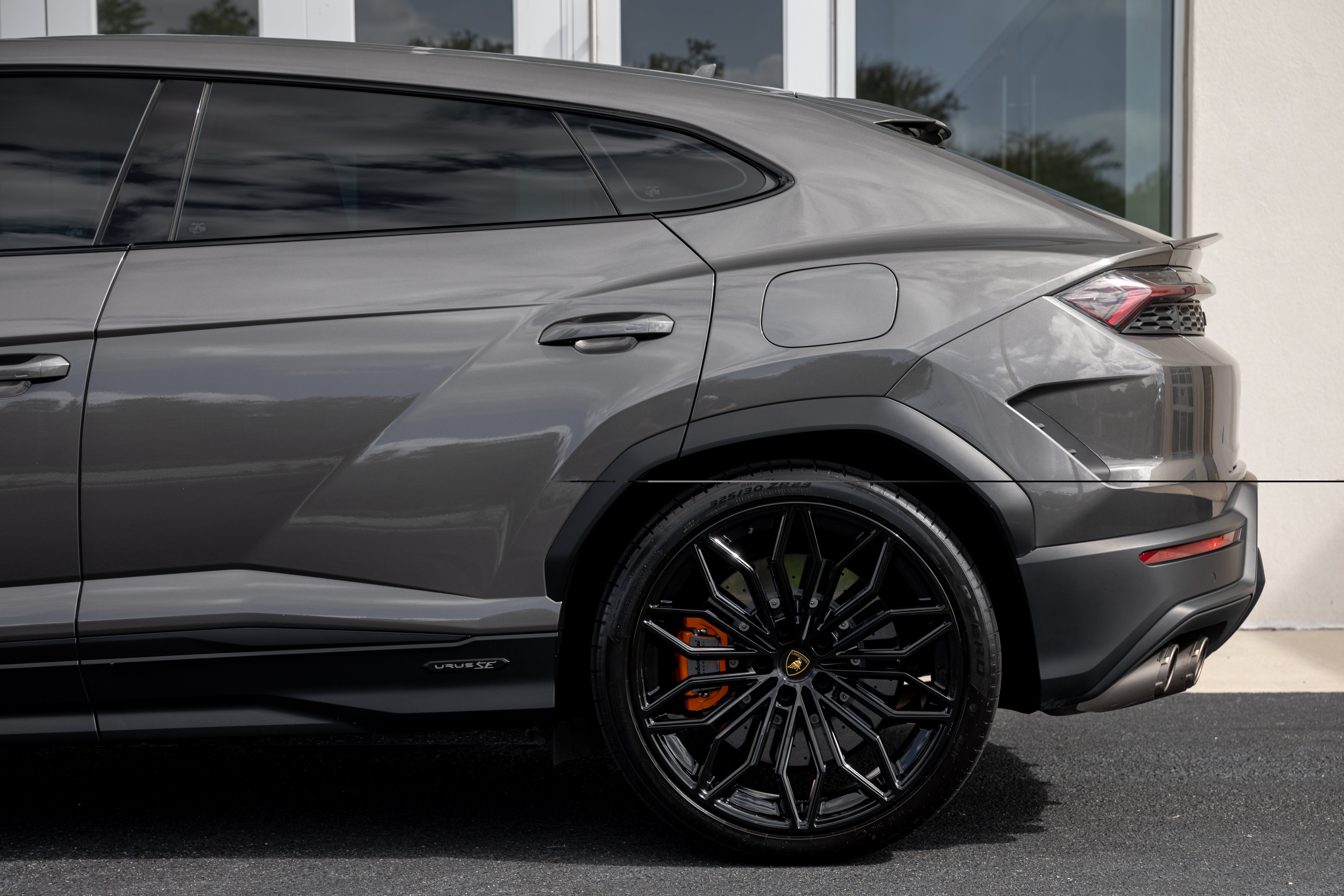Used 2025 Lamborghini Urus Performante AWD/4WD image 8