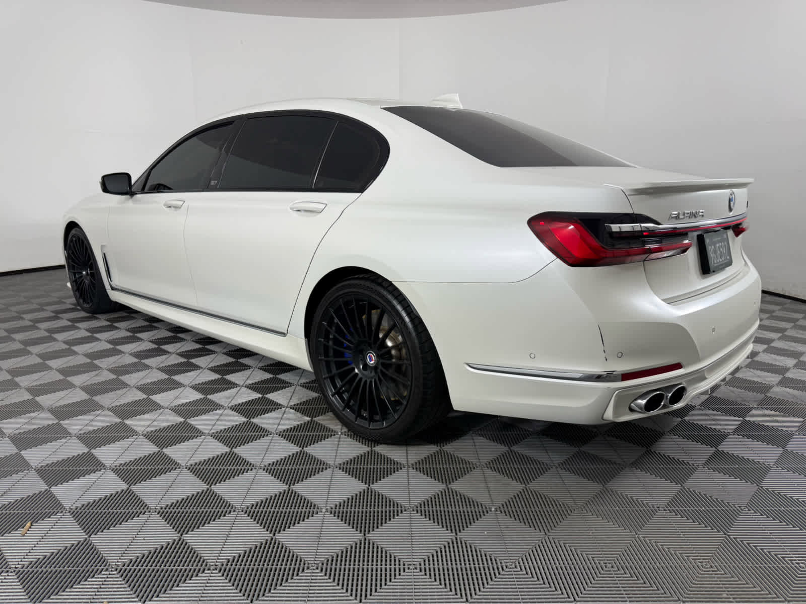 Certified 2022 BMW ALPINA B7 xDrive w/ Luxury Rear Seating Package image 5