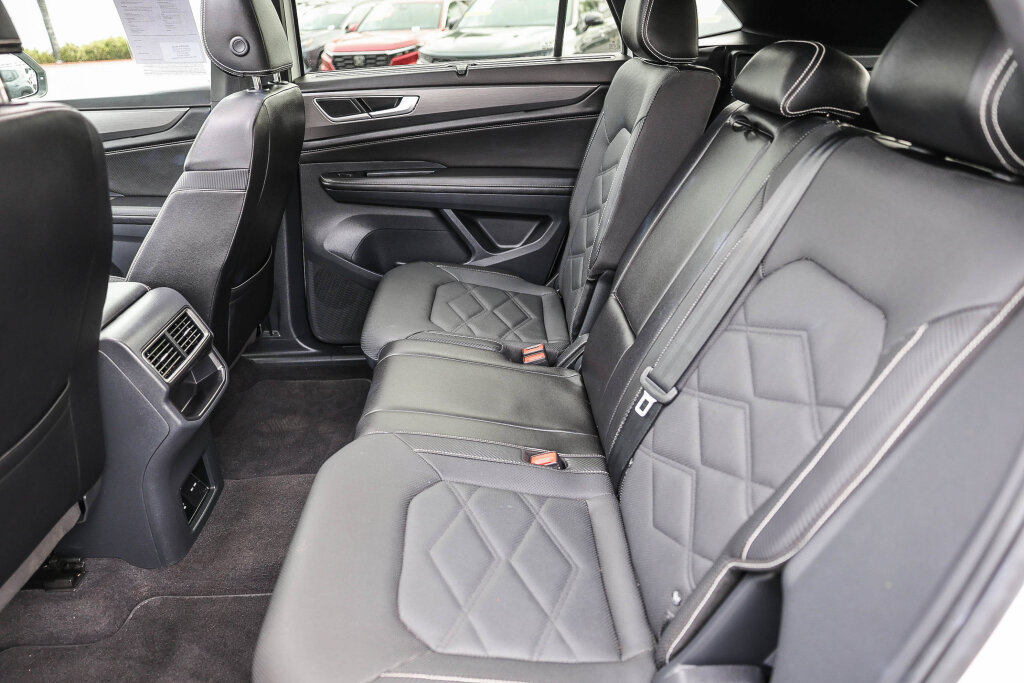 Used 2024 Volkswagen Atlas Cross Sport SE FWD image 7